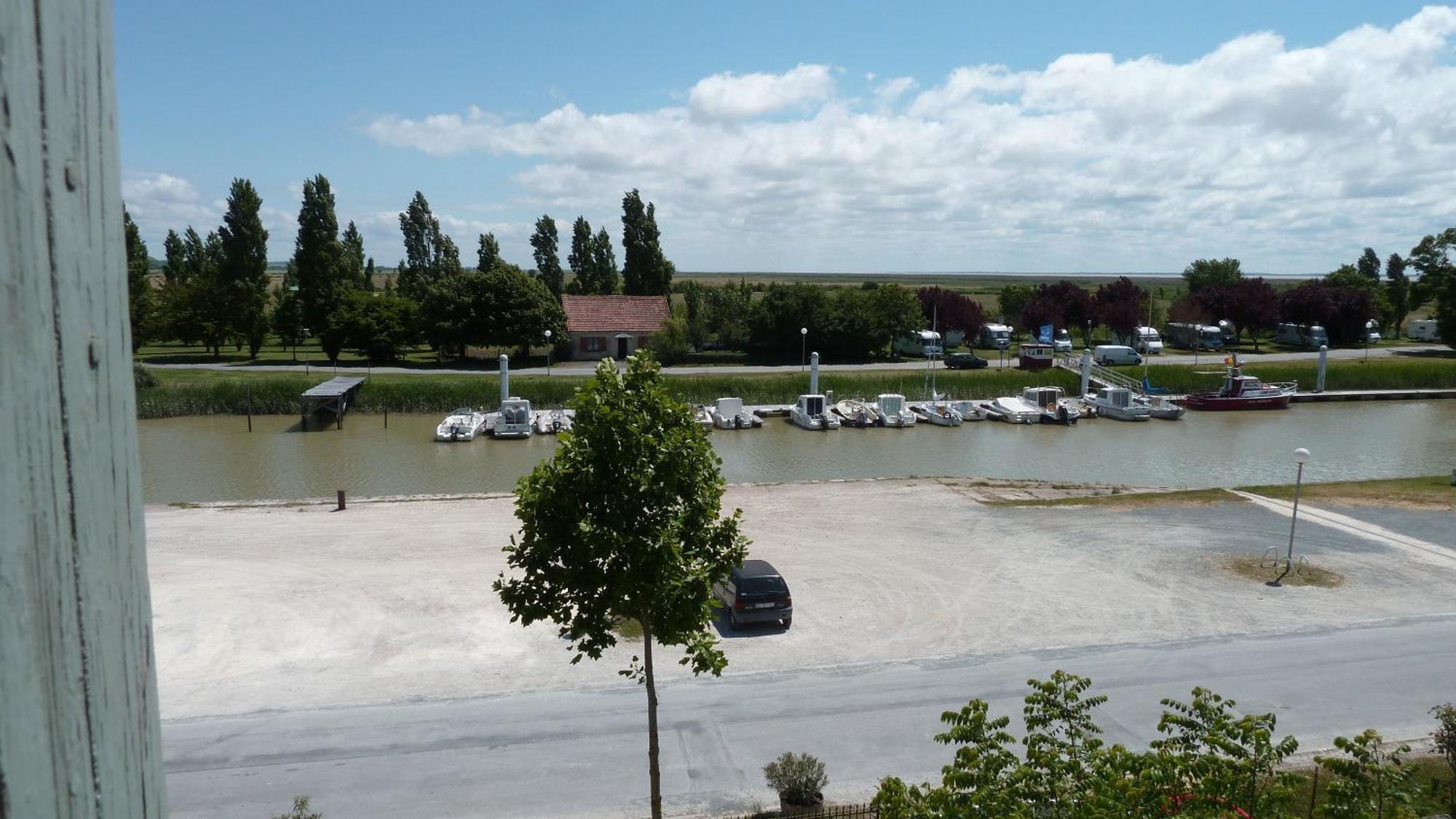 Le Domaine Du Meunier Hotel Mortagne-sur-Gironde Szoba fotó